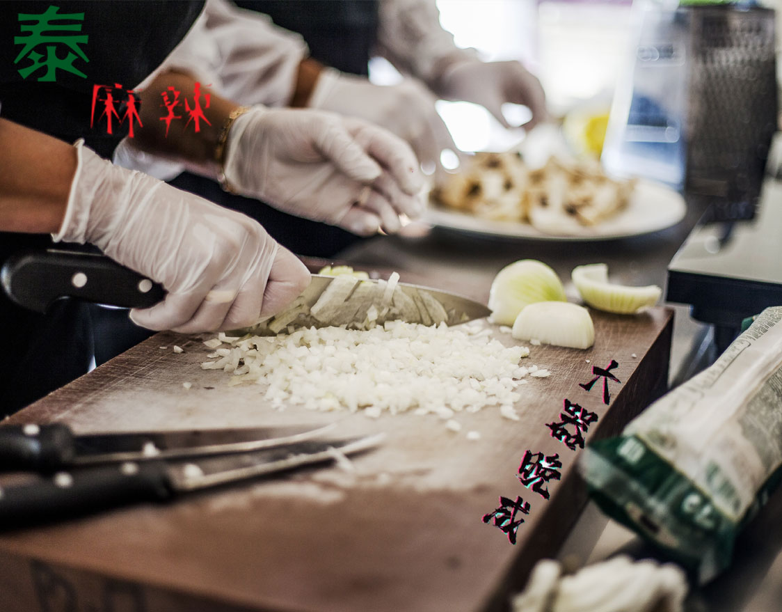 泰麻辣铁板浇汁麻辣烫与普通麻辣烫的区别？